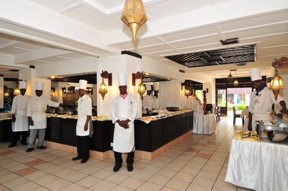 Mombasa Continental Resort Shanzu Extérieur photo