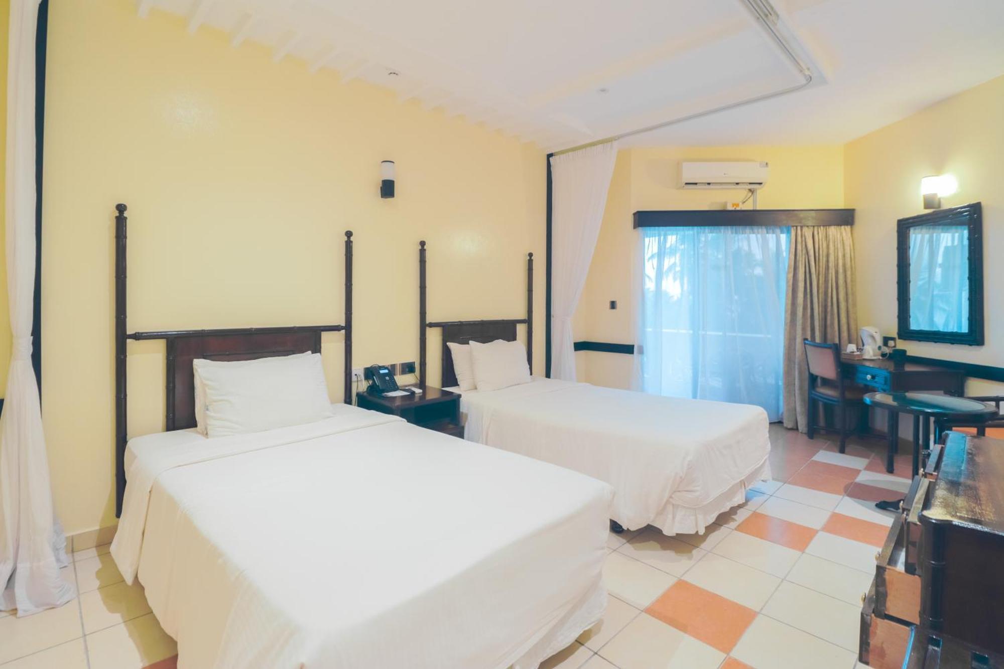 Mombasa Continental Resort Shanzu Extérieur photo