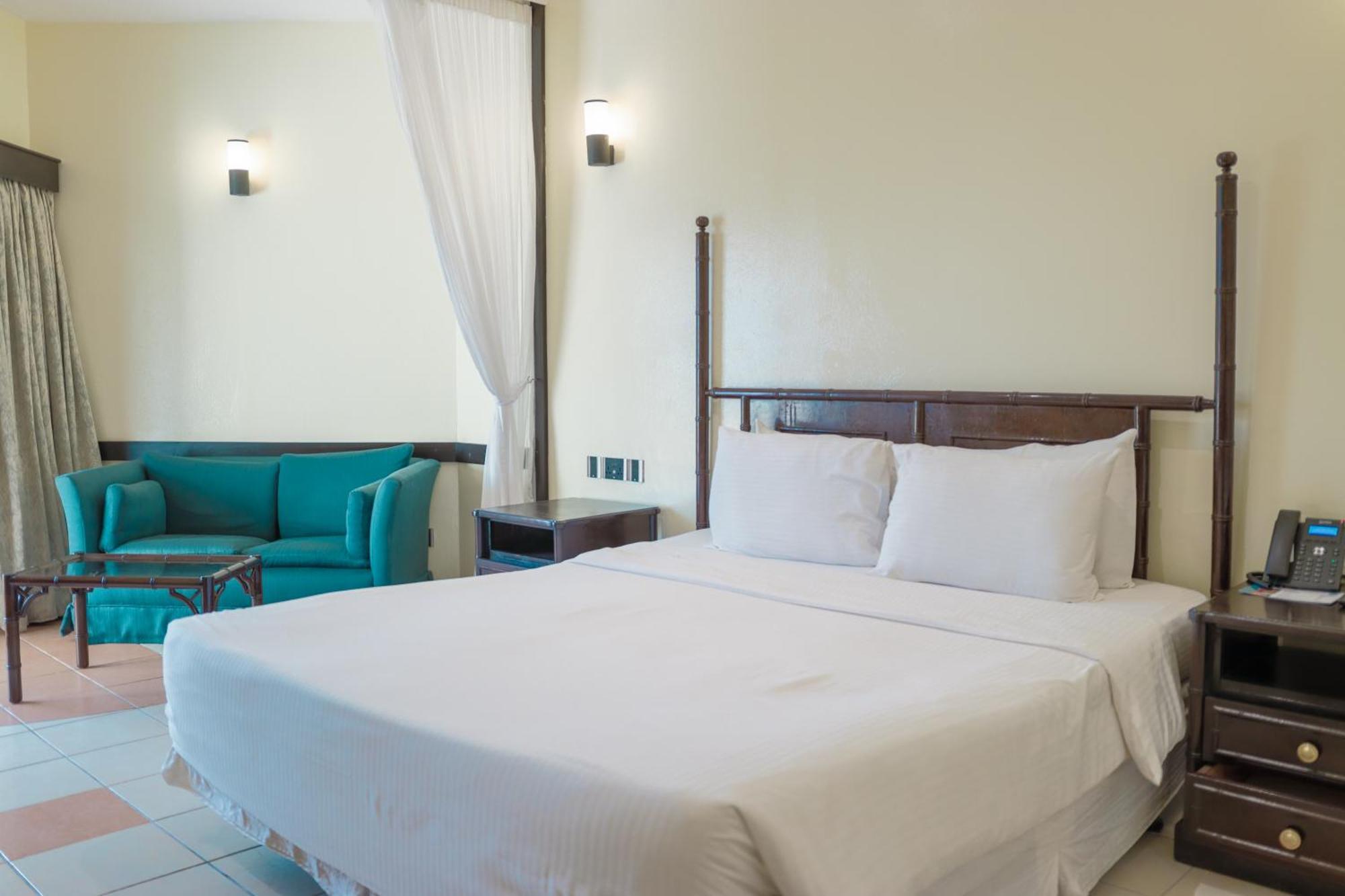 Mombasa Continental Resort Shanzu Extérieur photo