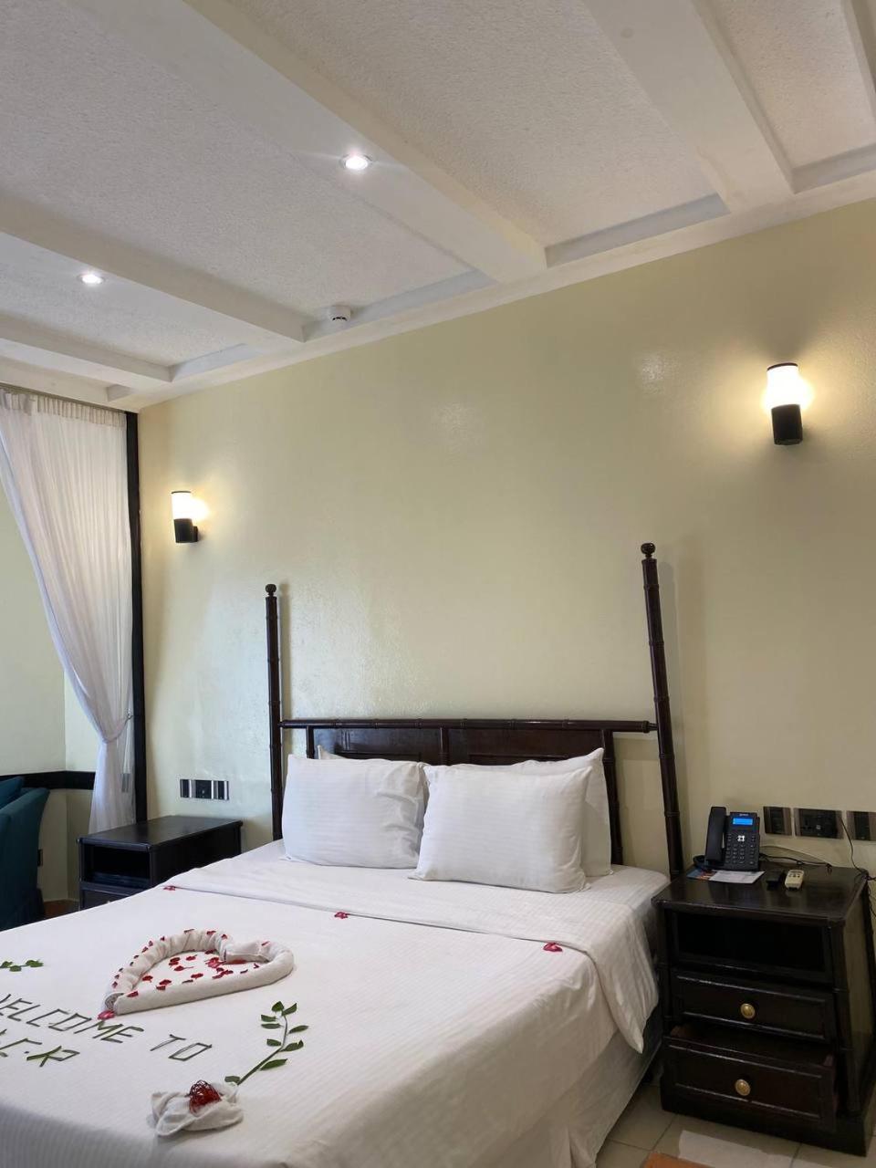 Mombasa Continental Resort Shanzu Extérieur photo
