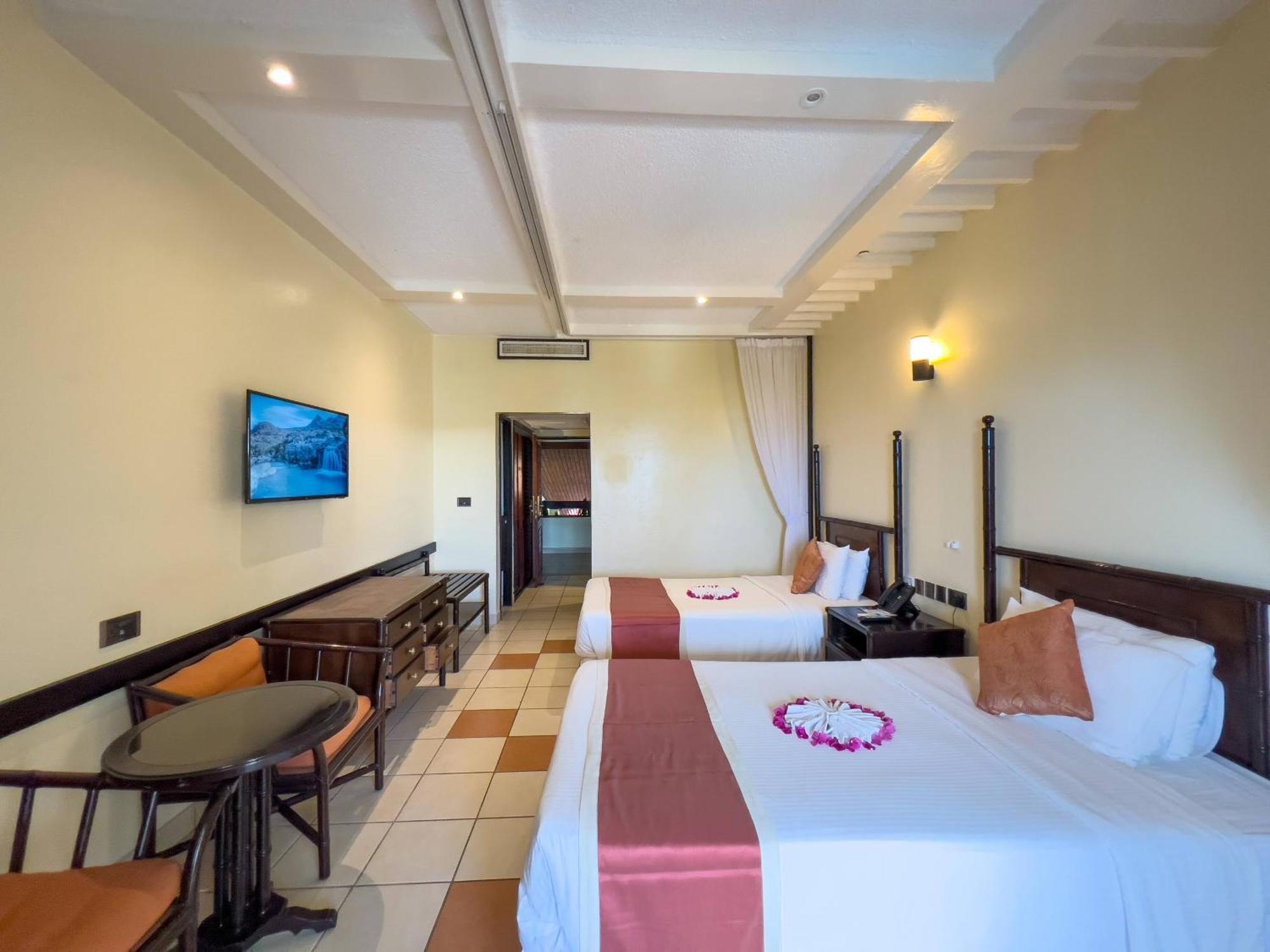 Mombasa Continental Resort Shanzu Extérieur photo