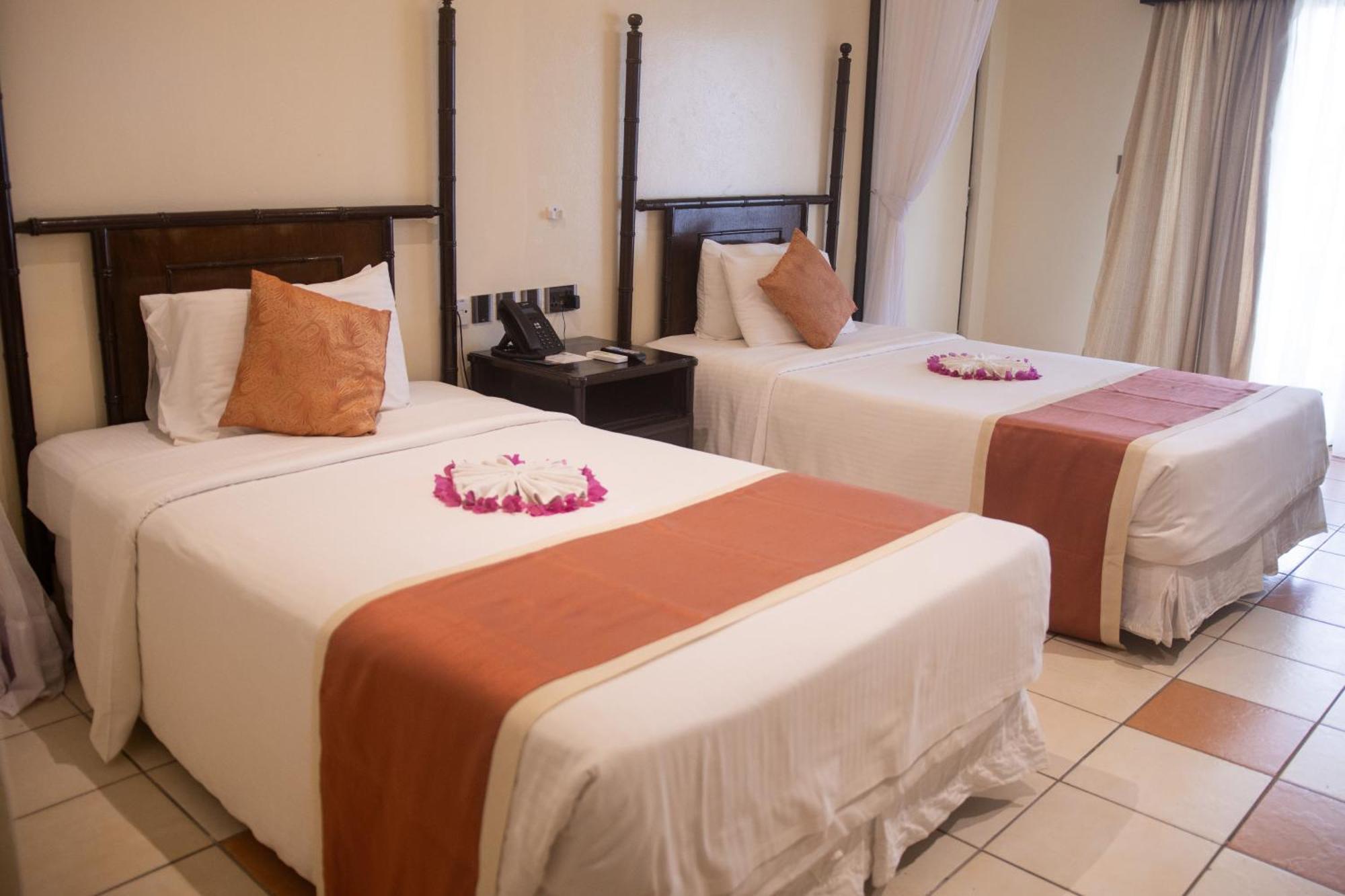Mombasa Continental Resort Shanzu Extérieur photo
