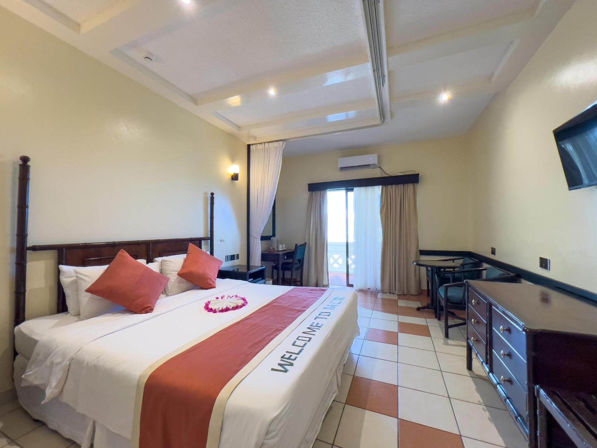 Mombasa Continental Resort Shanzu Extérieur photo