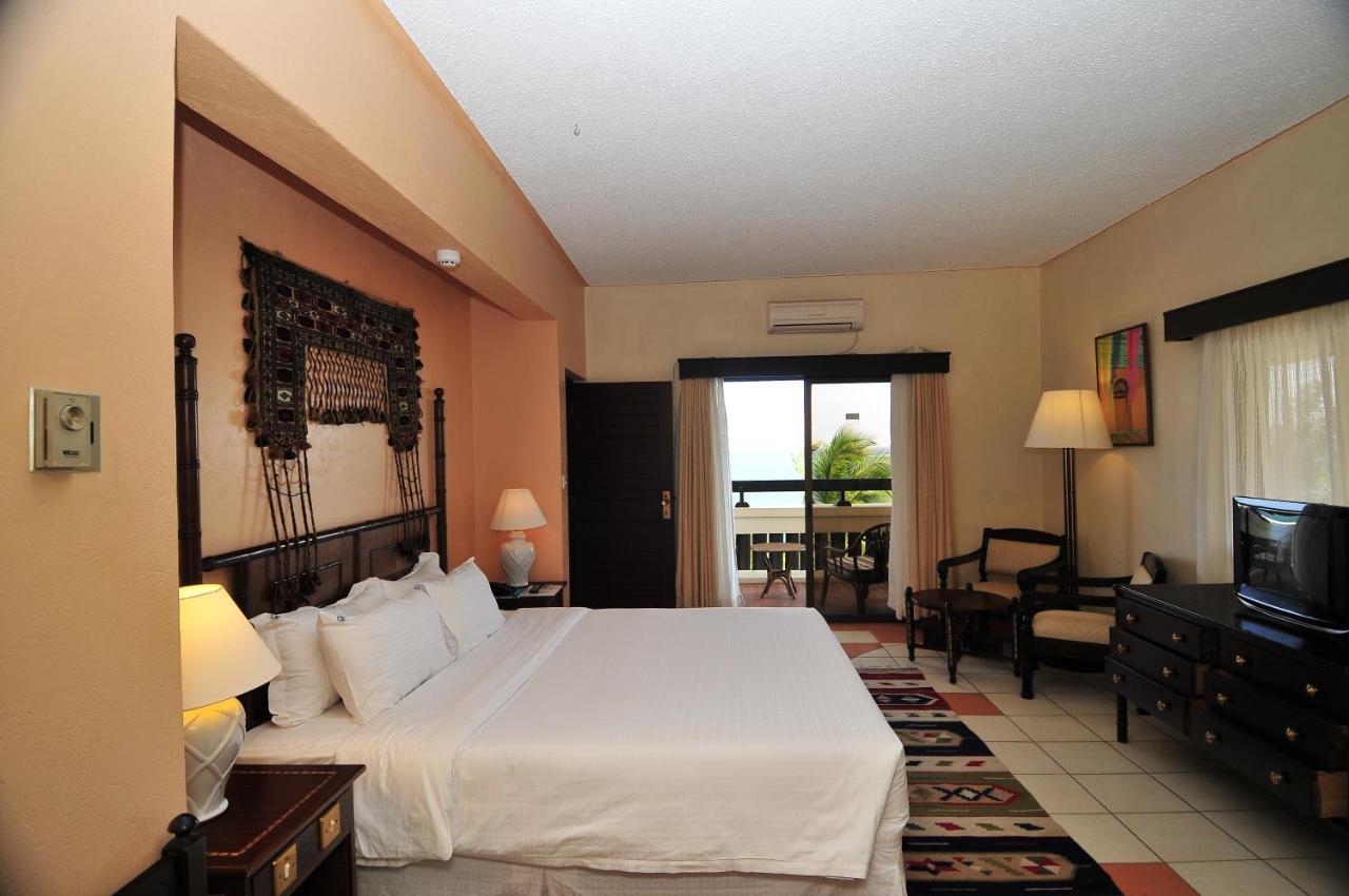 Mombasa Continental Resort Shanzu Extérieur photo