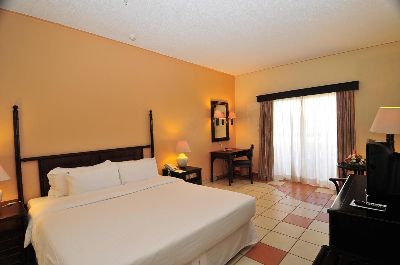 Mombasa Continental Resort Shanzu Extérieur photo