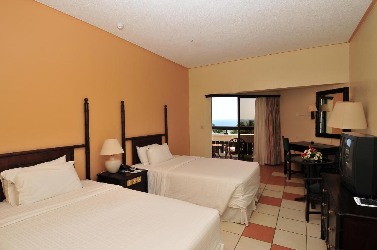 Mombasa Continental Resort Shanzu Extérieur photo