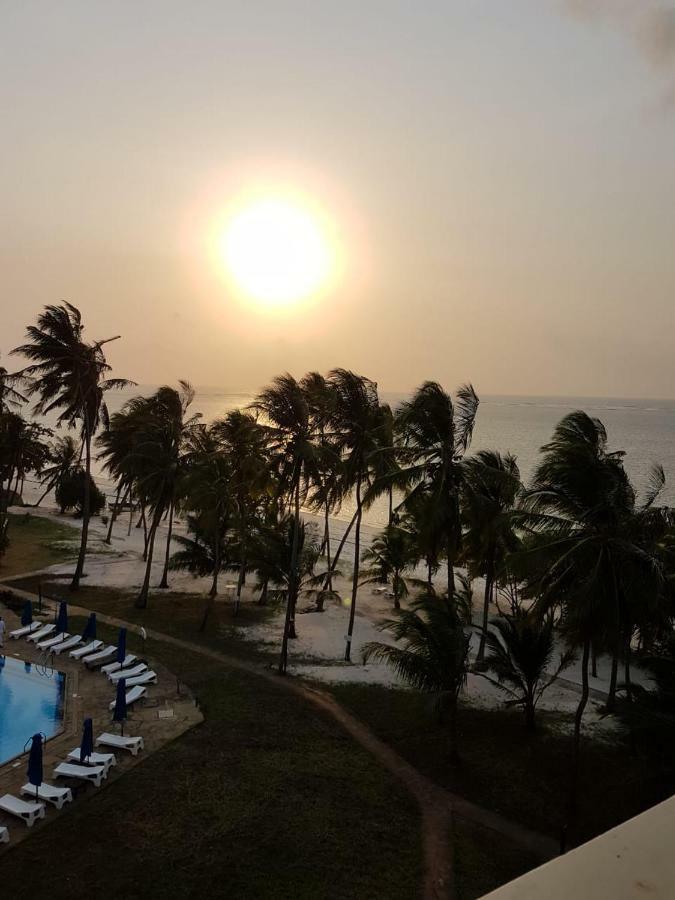 Mombasa Continental Resort Shanzu Extérieur photo