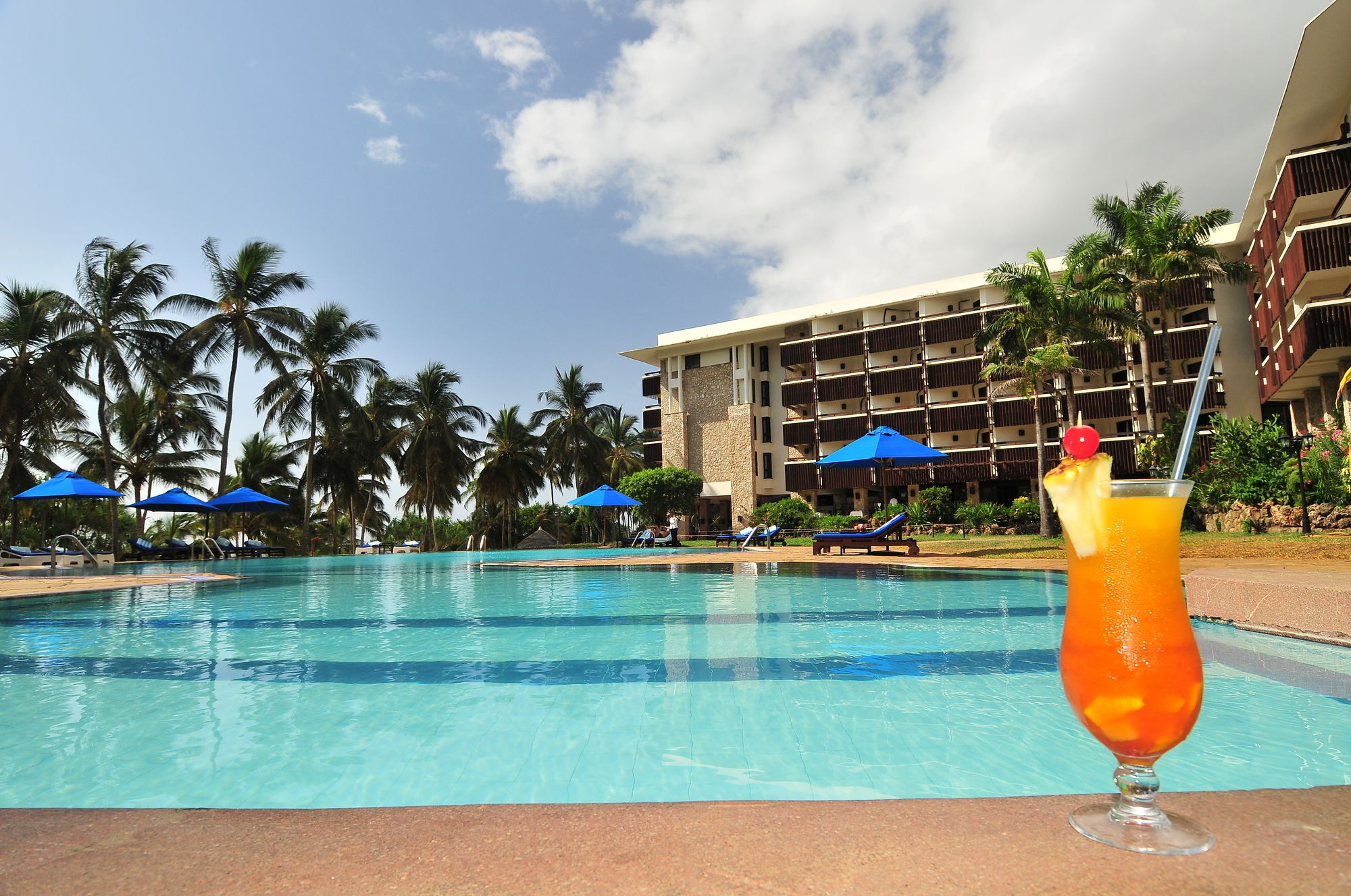 Mombasa Continental Resort Shanzu Extérieur photo