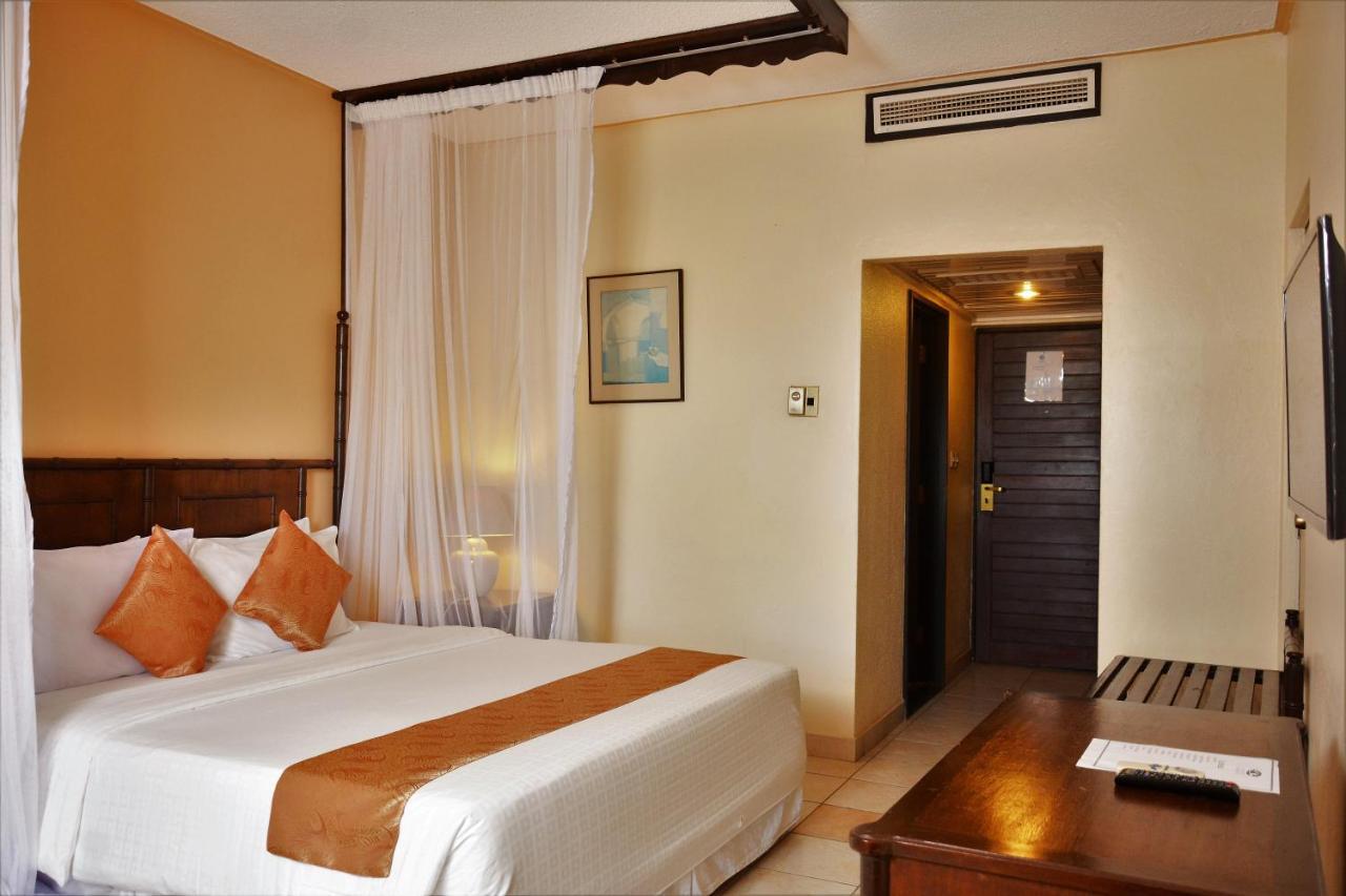 Mombasa Continental Resort Shanzu Extérieur photo
