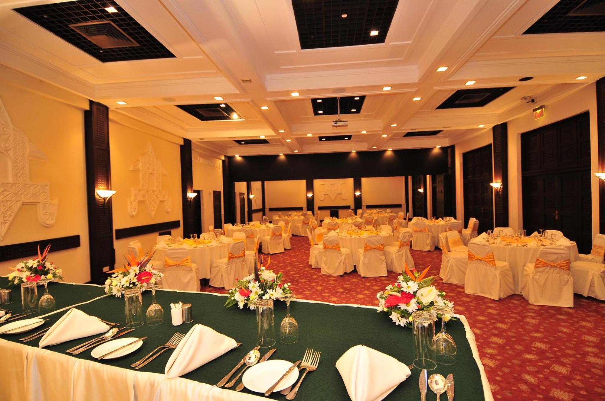 Mombasa Continental Resort Shanzu Extérieur photo